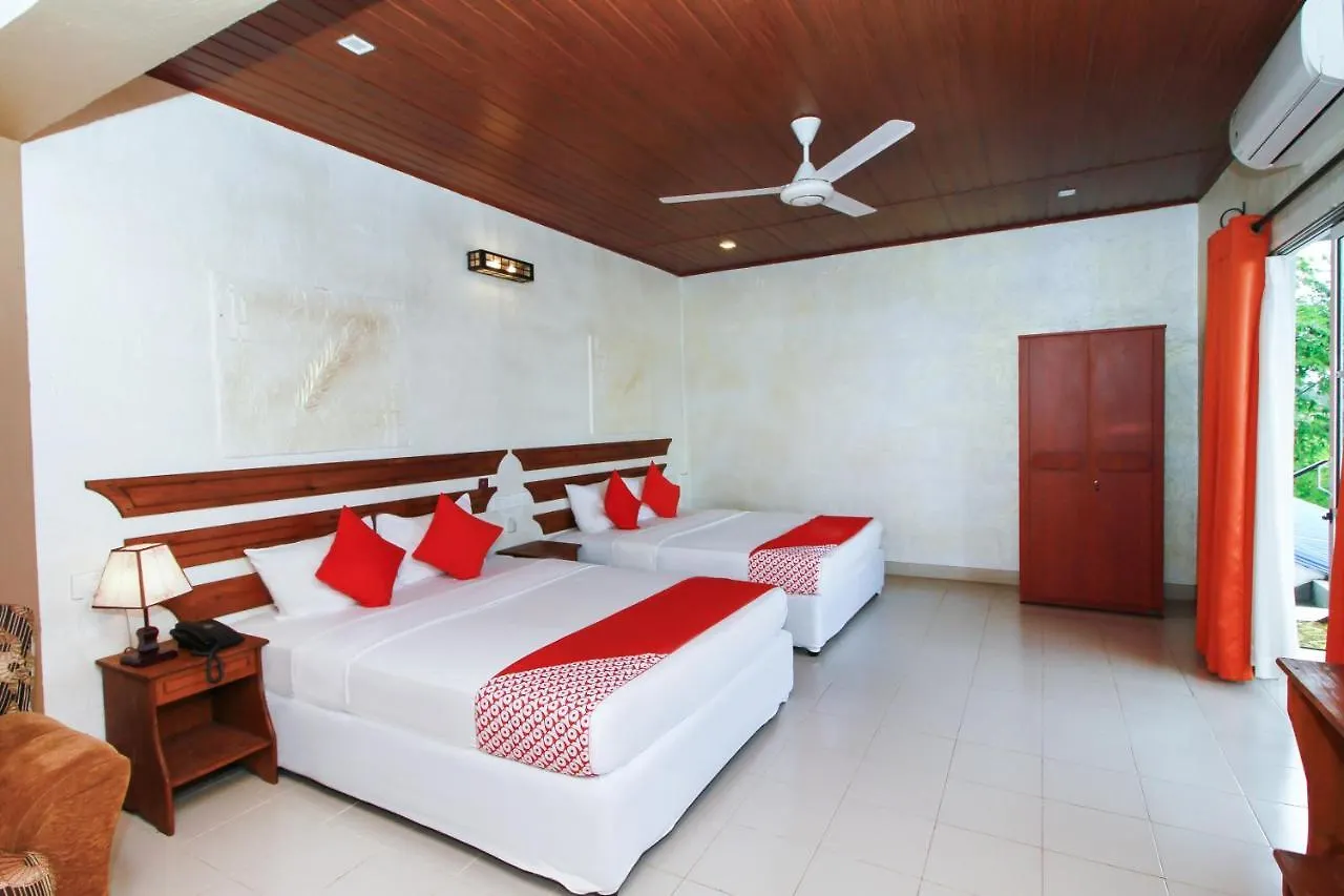Dhanamuthu Hotel And Banquets 니곰보