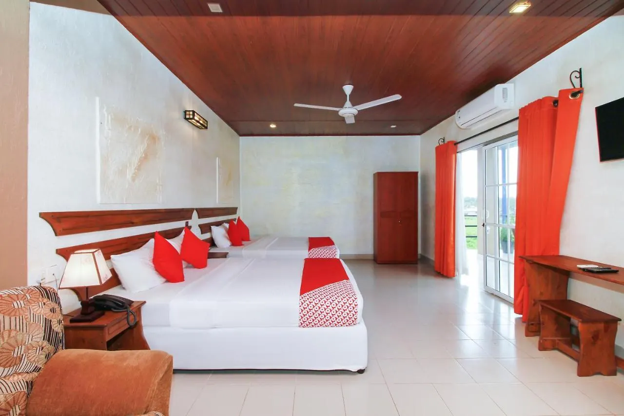Dhanamuthu Hotel And Banquets 니곰보
