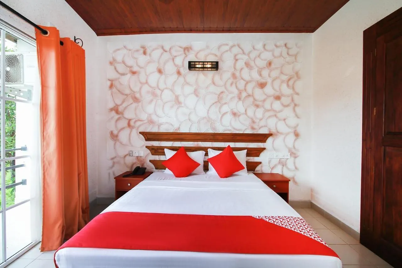 Dhanamuthu Hotel And Banquets 니곰보