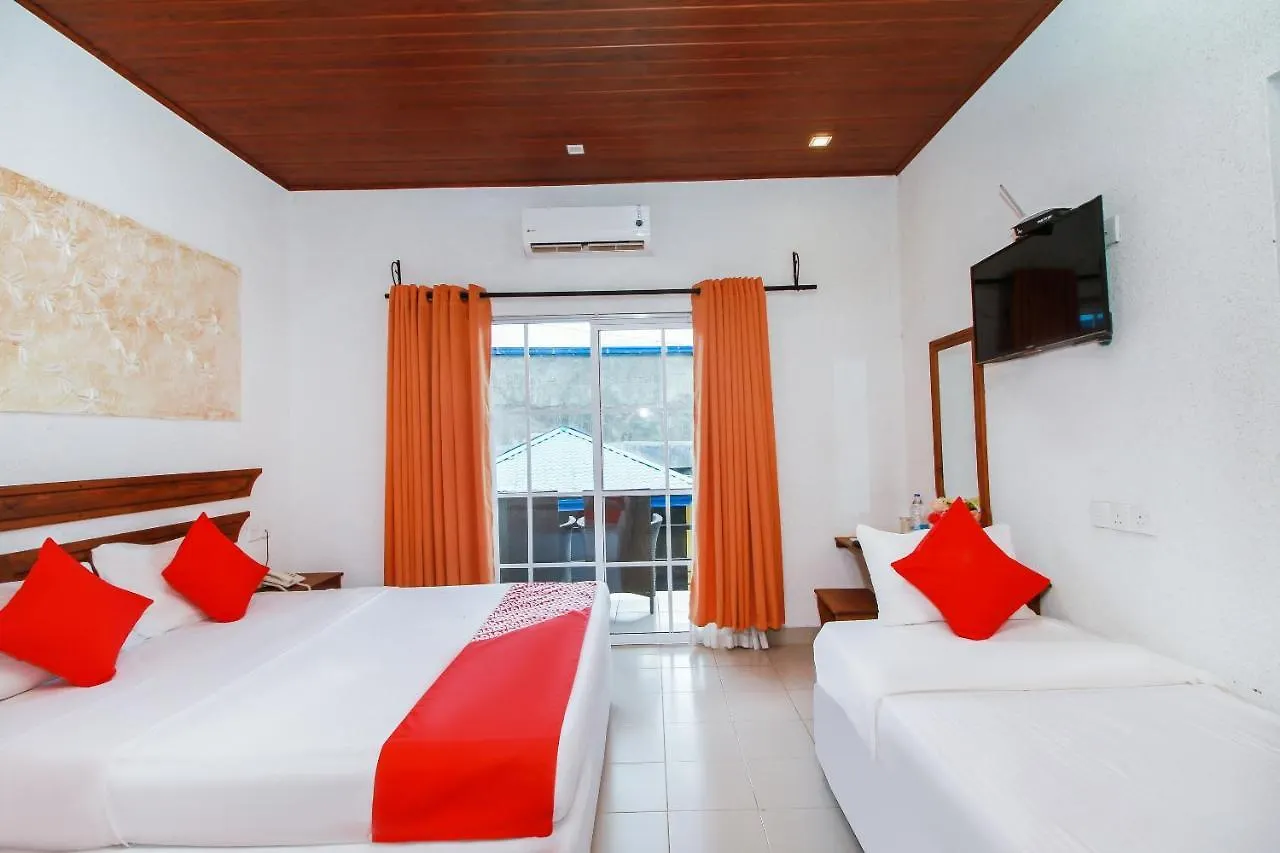 ***  Dhanamuthu Hotel And Banquets 니곰보 스리랑카