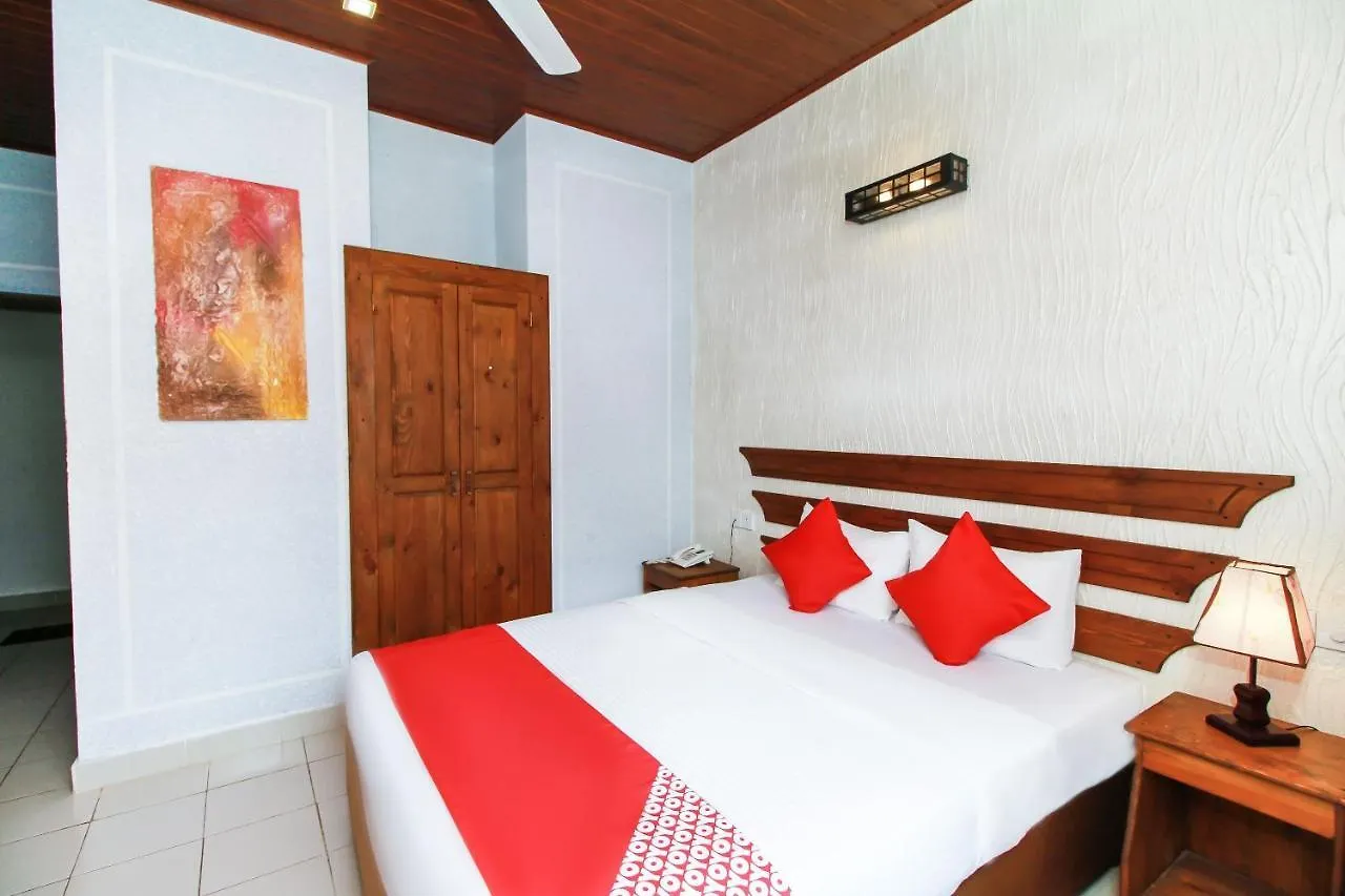 ***  Dhanamuthu Hotel And Banquets 니곰보 스리랑카